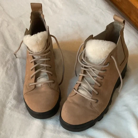 Eileen Fisher Taupe Lace-Up Shearling-Trim Ankle Boots 8 - Picture 1 of 8